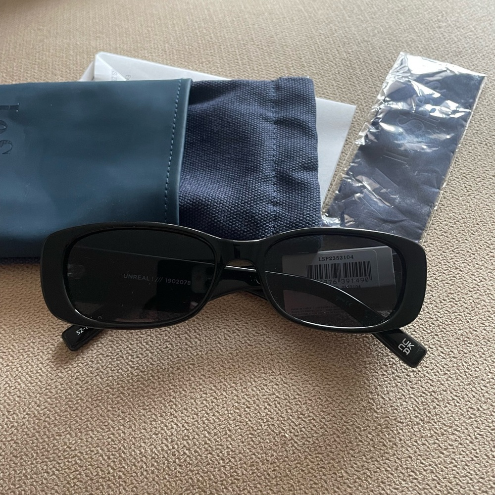 NEW Unreal LeSpecs Sunglasses